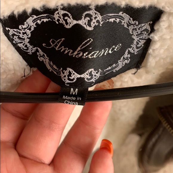 Dark brown leather jacket with fur inside - Picture 2 of 2